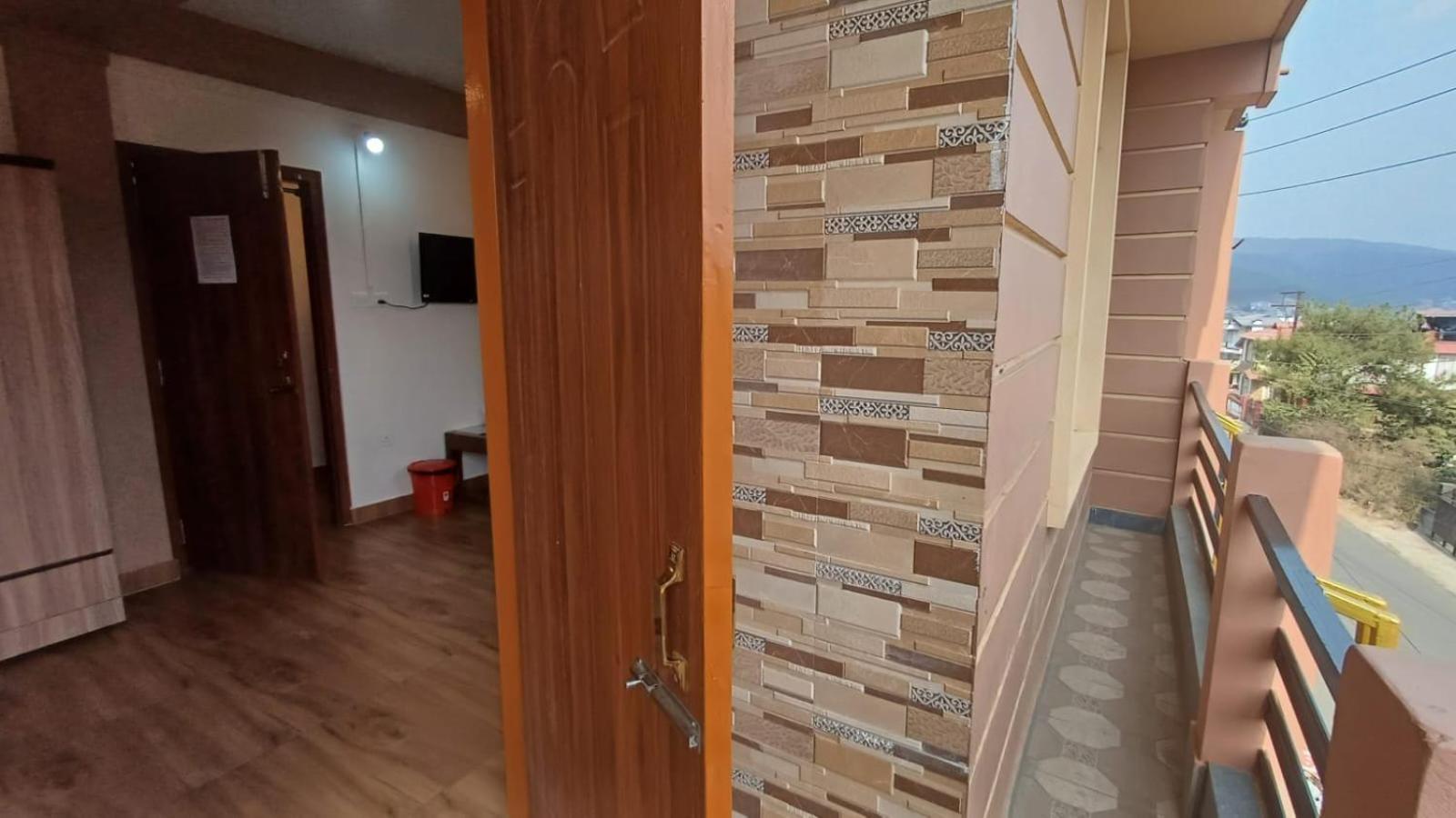 Aroma Inn Шиллонг Экстерьер фото